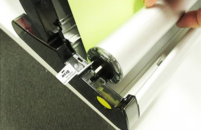 ロールアップバナーNext:2-1 ロール芯取り付け