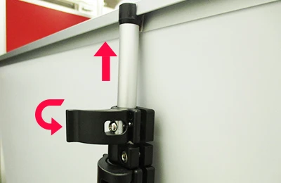 ロールアップバナーNext:3-5 支柱を固定