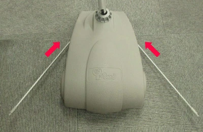 QSB-Y:1 ウォーターウェイトの後部に下部バーを差し込んで下さい。