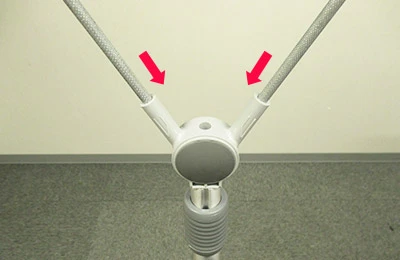 QSB-Y:4 メインパイプに上部バーを差し込んで下さい。