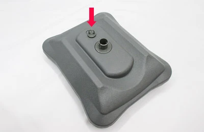 注水式xバナースタンド:1 注水台に水を入れ、栓を締めます。