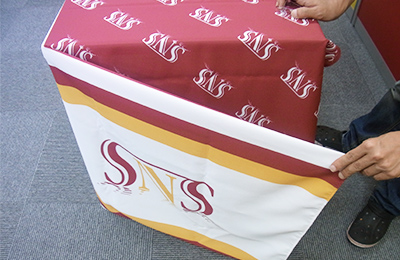 テーブルクロス（当店推奨設置方法）：5 左側を折りこむ